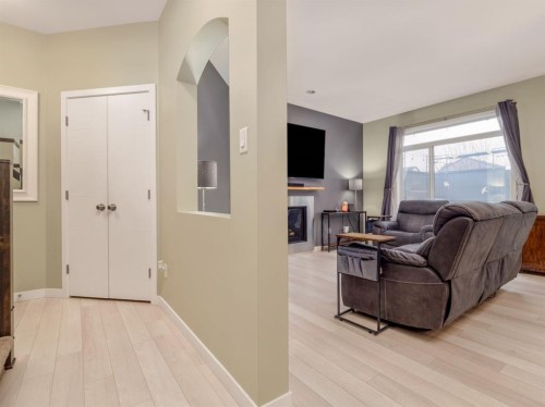 327 Mildred Dobbs Boulevard North, Lethbridge, AB - Indoor