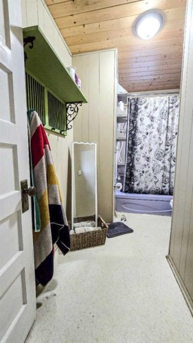 7070 18 Avenue, Coleman, AB -  Photo Showing Other Room