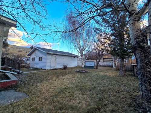 7070 18 Avenue, Coleman, AB - Outdoor