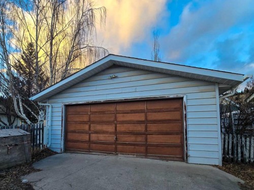 7070 18 Avenue, Coleman, AB - Outdoor