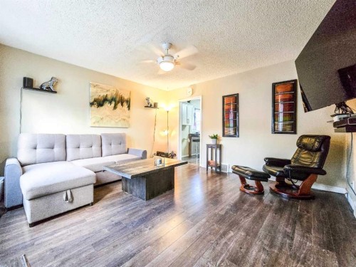 7070 18 Avenue, Coleman, AB - Indoor Photo Showing Living Room