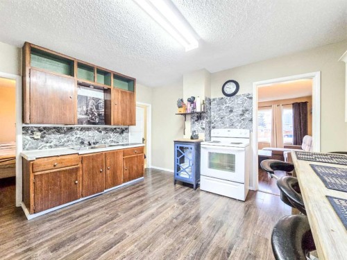 7070 18 Avenue, Coleman, AB - Indoor Photo Showing Kitchen