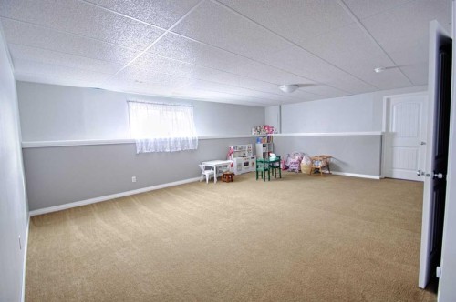 109 3 Avenue East, Barnwell, AB - Indoor