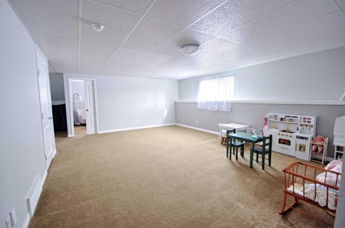 109 3 Avenue East, Barnwell, AB - Indoor Photo Showing Other Room