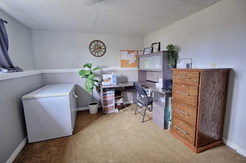 109 3 Avenue East, Barnwell, AB - Indoor