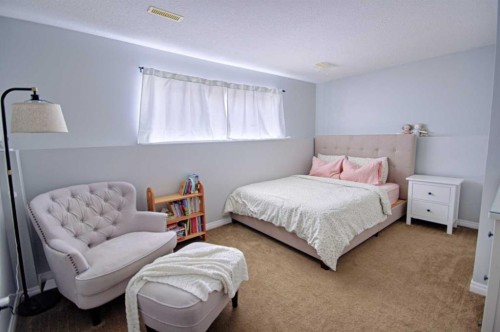 109 3 Avenue East, Barnwell, AB - Indoor Photo Showing Bedroom