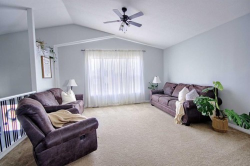 109 3 Avenue East, Barnwell, AB - Indoor Photo Showing Living Room