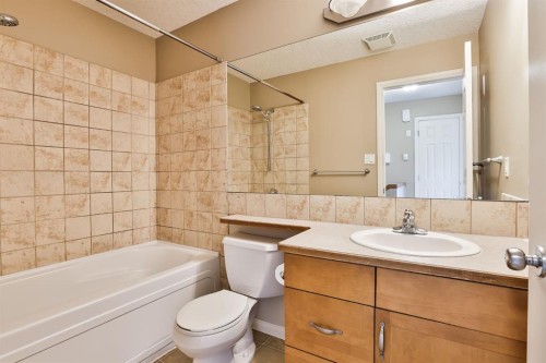 326 Lynx Crescent North, Lethbridge, AB - Indoor Photo Showing Bathroom