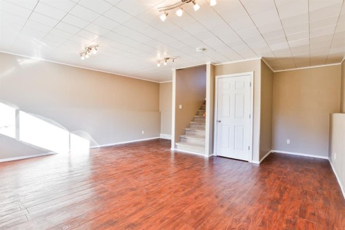 326 Lynx Crescent North, Lethbridge, AB - Indoor Photo Showing Other Room