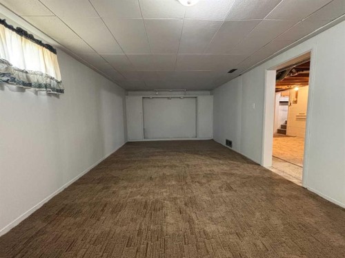 307 Centre Avenue, Coutts, AB - Indoor Photo Showing Other Room