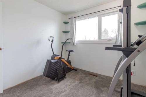 384 N 100 E, Raymond, AB - Indoor Photo Showing Gym Room