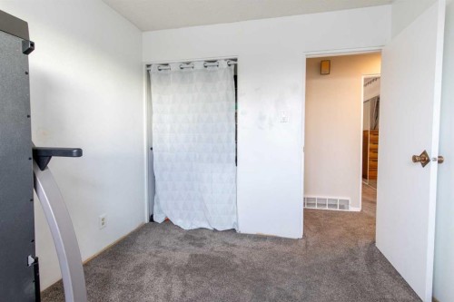 384 N 100 E, Raymond, AB - Indoor