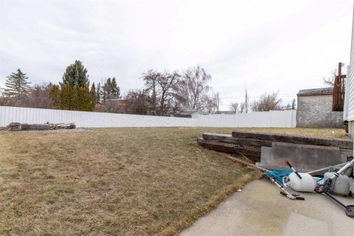 384 N 100 E, Raymond, AB - Outdoor