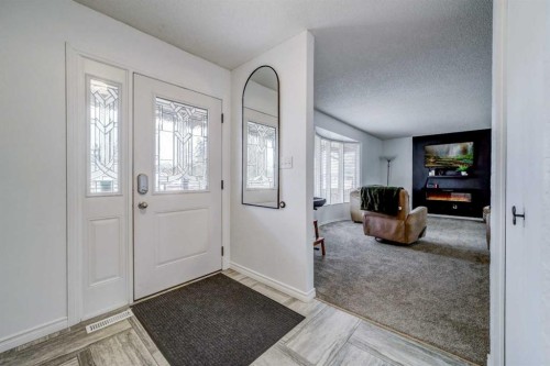 2020 25Th Avenue North, Lethbridge, AB - Indoor Photo Showing Other Room