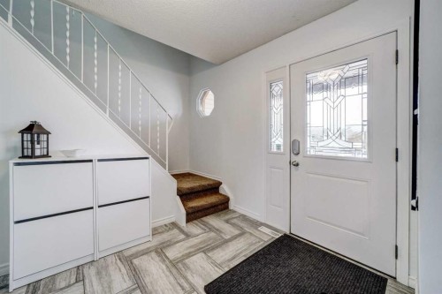 2020 25Th Avenue North, Lethbridge, AB - Indoor Photo Showing Other Room