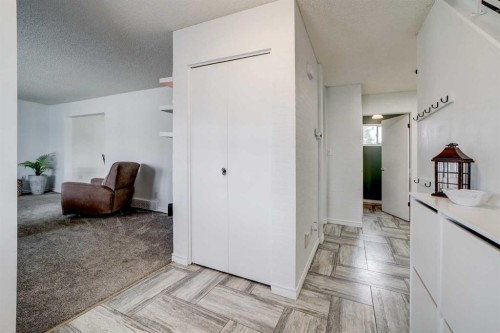 2020 25Th Avenue North, Lethbridge, AB - Indoor Photo Showing Other Room