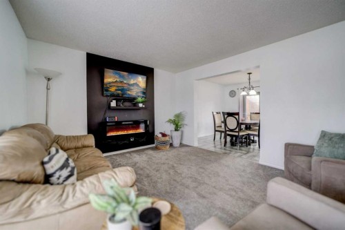 2020 25Th Avenue North, Lethbridge, AB - Indoor Photo Showing Living Room