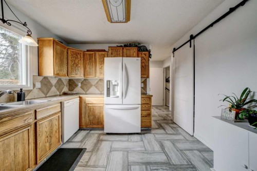 2020 25Th Avenue North, Lethbridge, AB - Indoor Photo Showing Kitchen With Double Sink