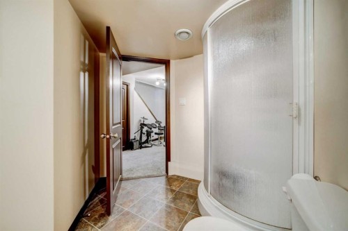 2020 25Th Avenue North, Lethbridge, AB - Indoor Photo Showing Bathroom