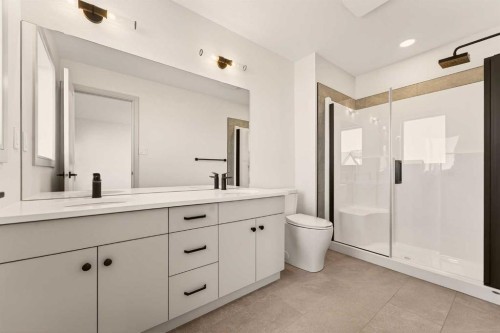 114 Caribou Bend North, Lethbridge, AB - Indoor Photo Showing Bathroom