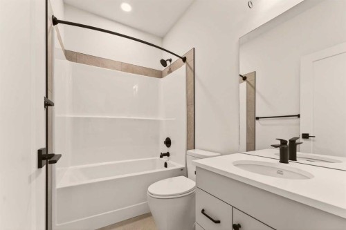 114 Caribou Bend North, Lethbridge, AB - Indoor Photo Showing Bathroom
