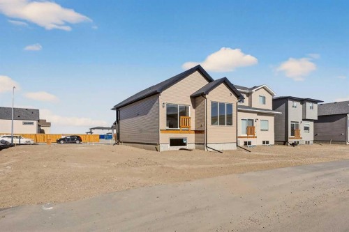 114 Caribou Bend North, Lethbridge, AB - Outdoor