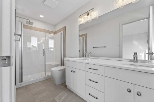 161 Caribou Bend North, Lethbridge, AB - Indoor Photo Showing Bathroom