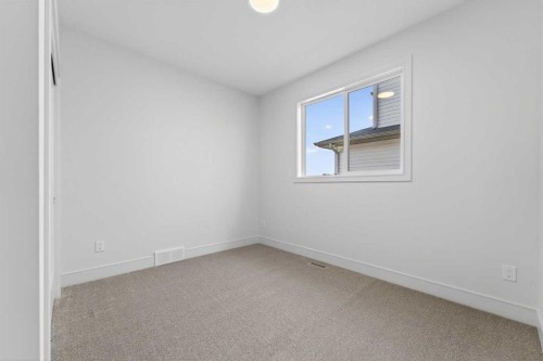 161 Caribou Bend North, Lethbridge, AB - Indoor Photo Showing Other Room