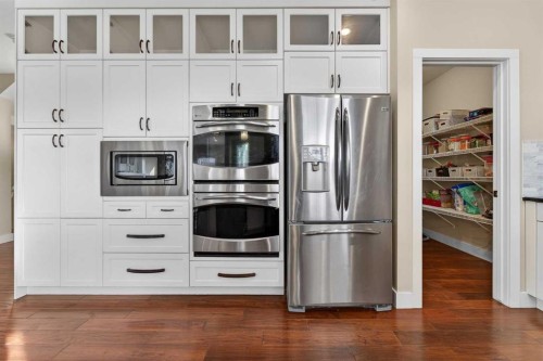 346 Twinriver Road West, Lethbridge, AB - Indoor Photo Showing Kitchen