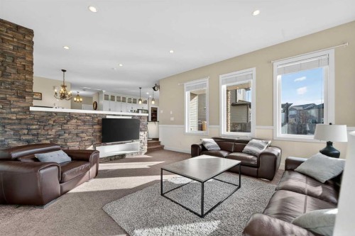 346 Twinriver Road West, Lethbridge, AB - Indoor Photo Showing Living Room