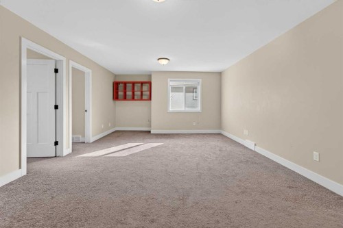 346 Twinriver Road West, Lethbridge, AB - Indoor Photo Showing Other Room