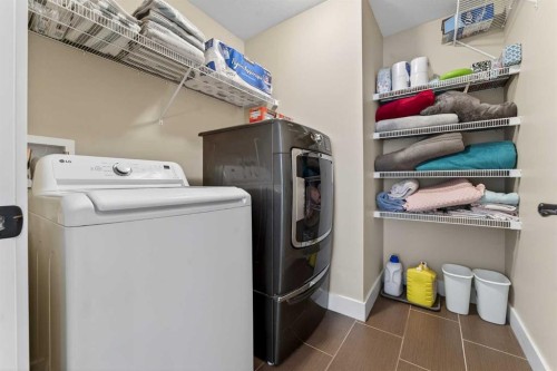 346 Twinriver Road West, Lethbridge, AB - Indoor Photo Showing Laundry Room