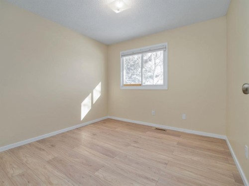 233 8 Street West, Cardston, AB - Indoor Photo Showing Other Room