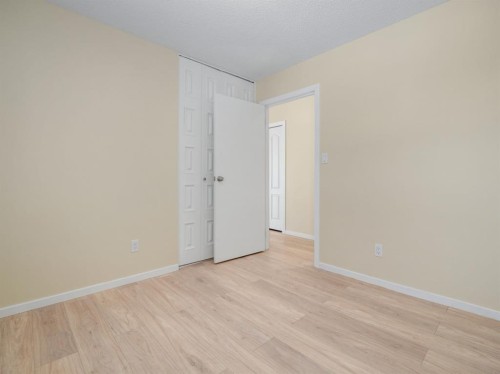 233 8 Street West, Cardston, AB - Indoor Photo Showing Other Room