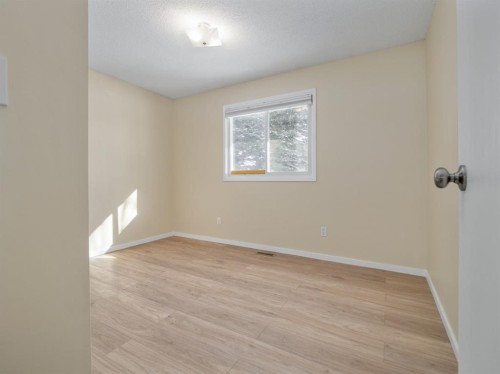 233 8 Street West, Cardston, AB - Indoor Photo Showing Other Room