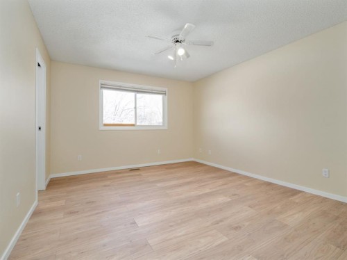 233 8 Street West, Cardston, AB - Indoor Photo Showing Other Room