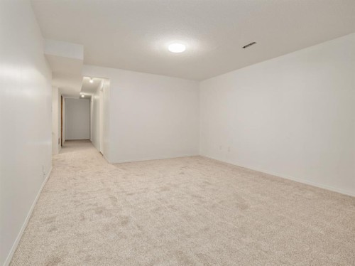 233 8 Street West, Cardston, AB - Indoor Photo Showing Other Room