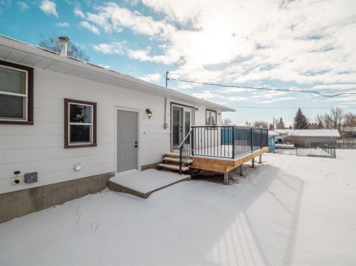 233 8 Street West, Cardston, AB - Outdoor With Exterior