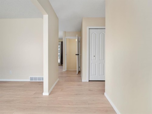 233 8 Street West, Cardston, AB - Indoor Photo Showing Other Room