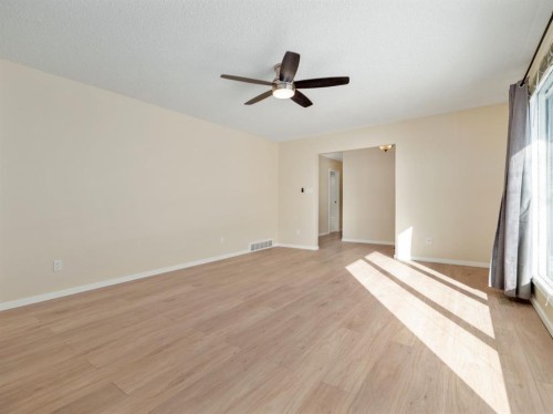 233 8 Street West, Cardston, AB - Indoor Photo Showing Other Room