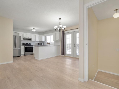 233 8 Street West, Cardston, AB - Indoor Photo Showing Kitchen