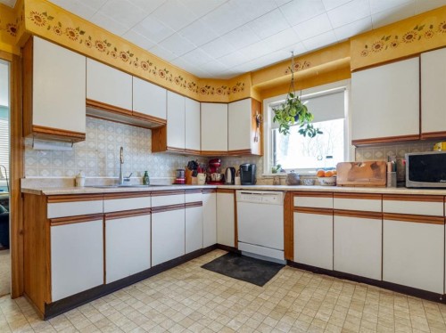 233059E Twp Rd 45, Spring Coulee, AB - Indoor Photo Showing Kitchen