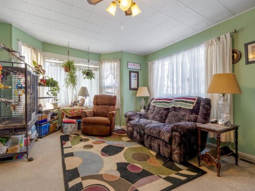 233059E Twp Rd 45, Spring Coulee, AB - Indoor Photo Showing Living Room