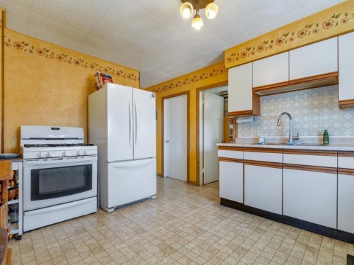 233059E Twp Rd 45, Spring Coulee, AB - Indoor Photo Showing Kitchen With Double Sink