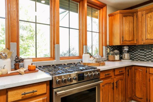 107 Temple Crescent West, Lethbridge, AB - Indoor Photo Showing Kitchen
