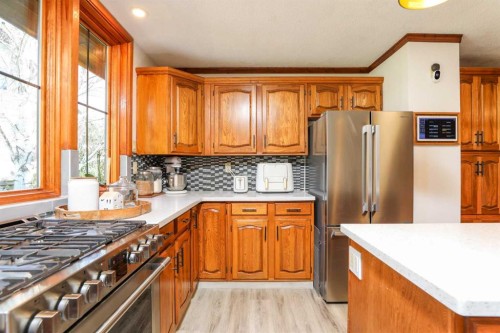 107 Temple Crescent West, Lethbridge, AB - Indoor Photo Showing Kitchen