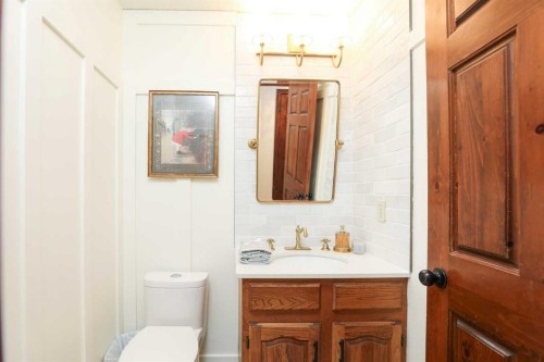 107 Temple Crescent West, Lethbridge, AB - Indoor Photo Showing Bathroom