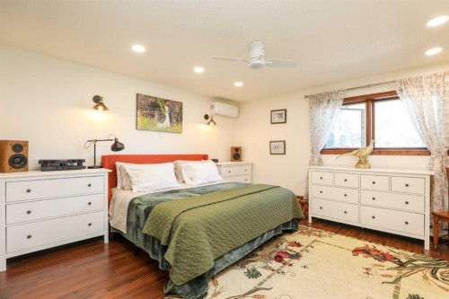 107 Temple Crescent West, Lethbridge, AB - Indoor Photo Showing Bedroom