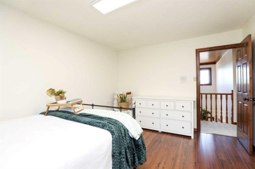 107 Temple Crescent West, Lethbridge, AB - Indoor Photo Showing Bedroom