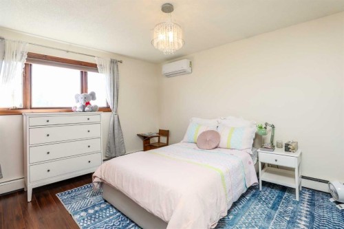 107 Temple Crescent West, Lethbridge, AB - Indoor Photo Showing Bedroom
